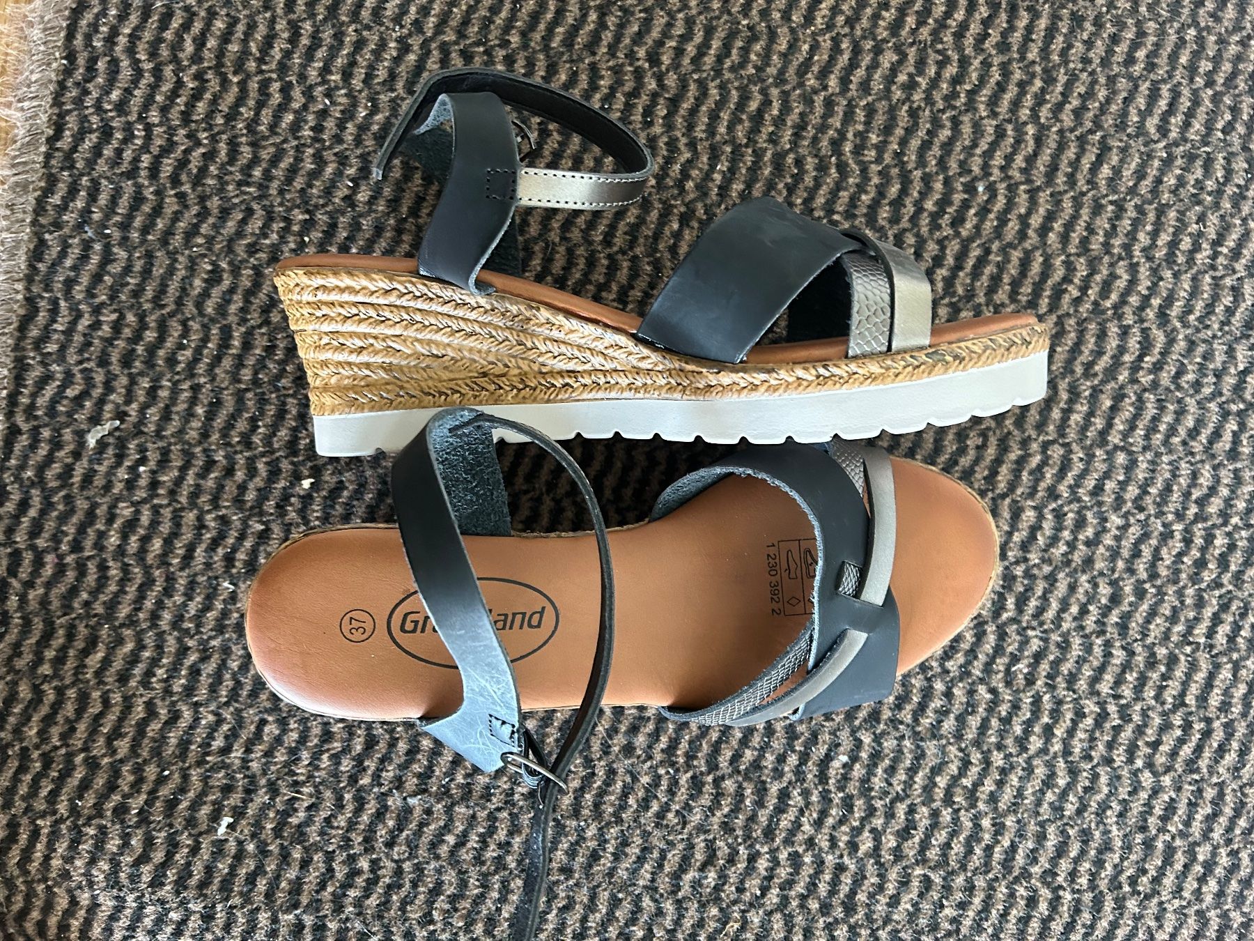 Scarpe da donna: Sandalen hoch plateau – Nuovo (secondo la descrizione) da Siebnen venduto da lau_8n5q