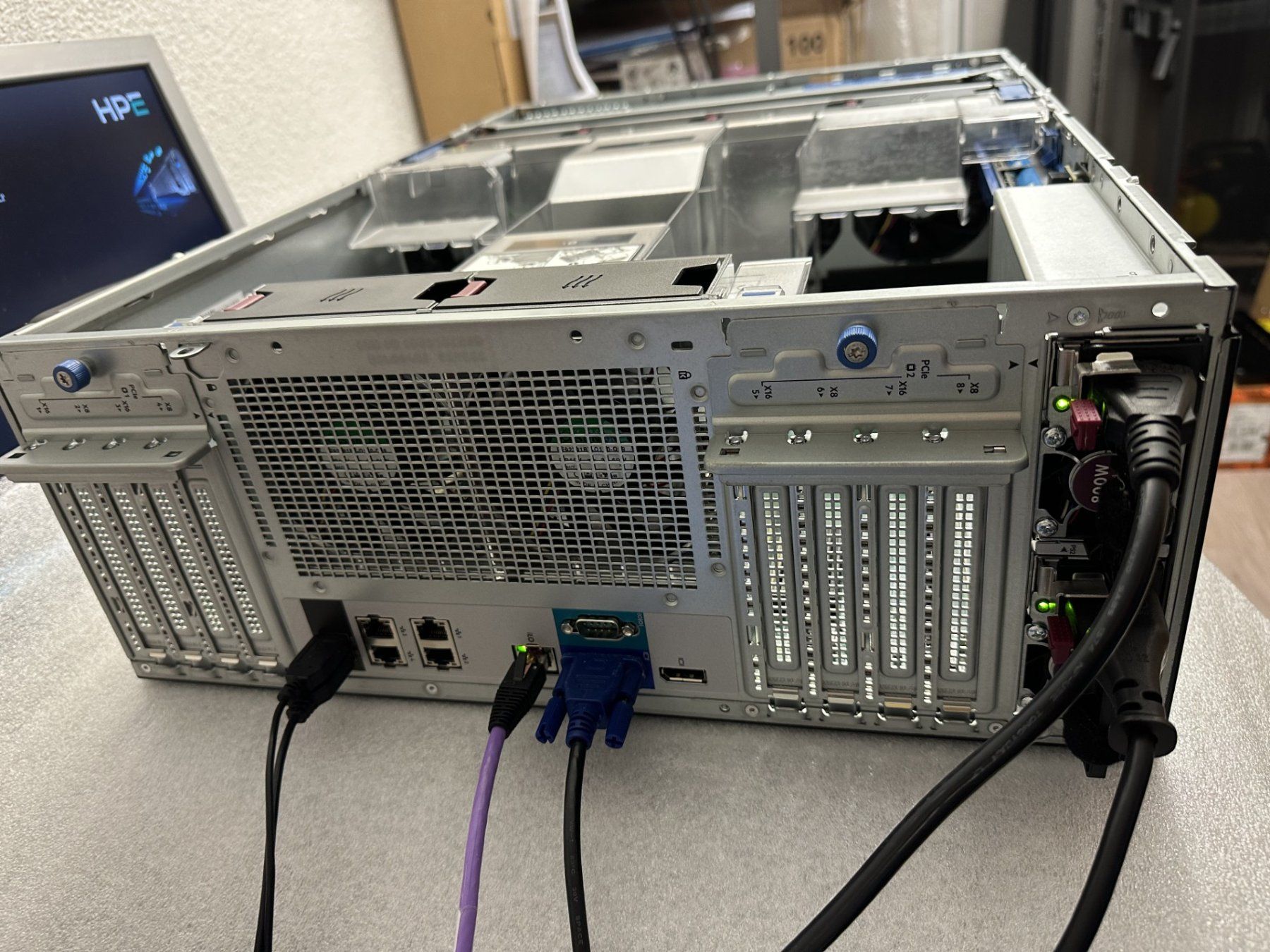 Hewlett Packard Serveurs: HP Proliant Server ML350 G10 2x 2.1GHz Intel Silver 4110 – D'occasion à Münsingen par Hanibal26 3