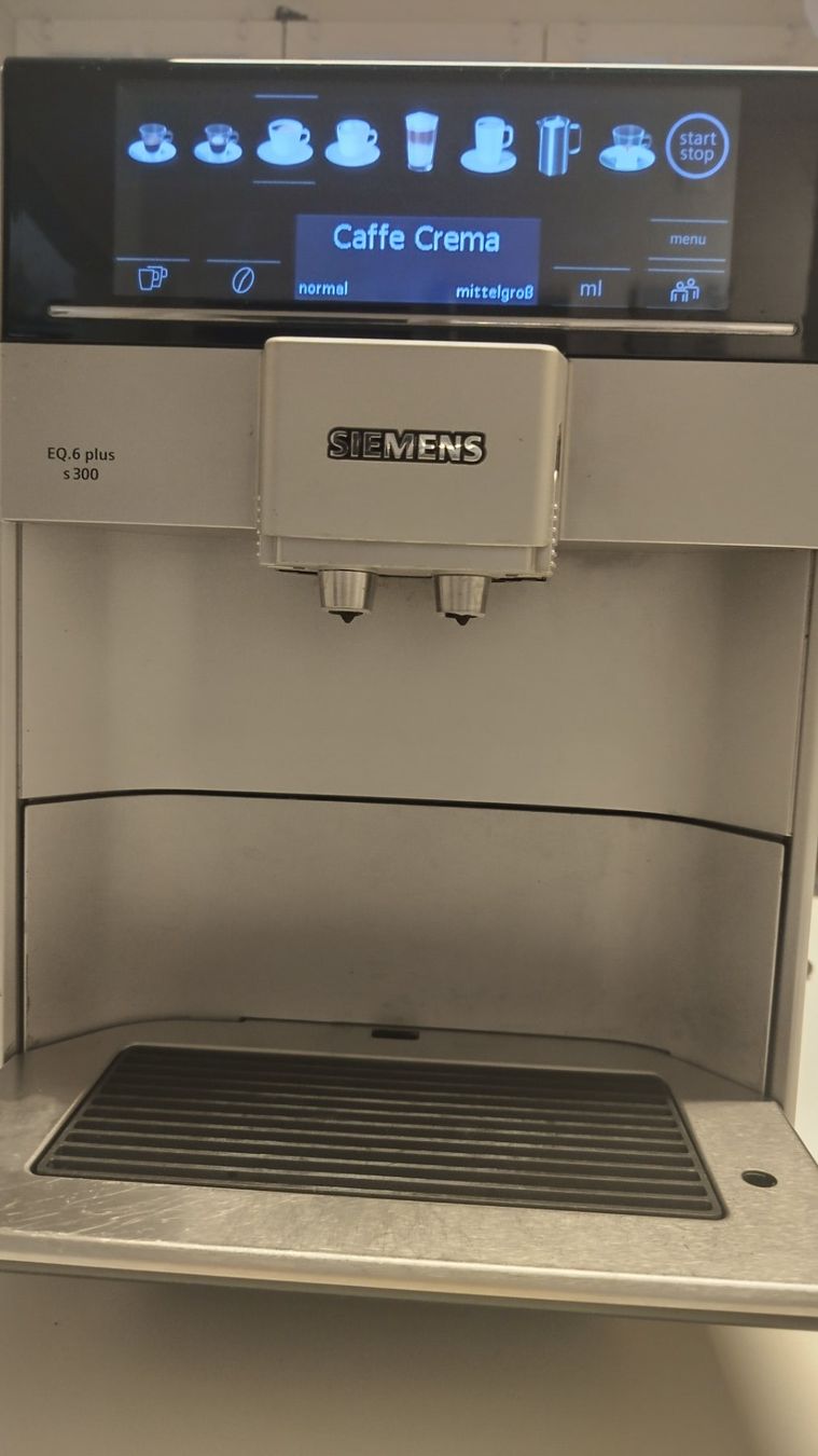 Siemens Macchine per caffè & Macchine per espresso: Kaffevollautomat Siemens EQ6 plus s300  Ab 1.- – Usato da STEFFISBURG venduto da Sumerstorm 1