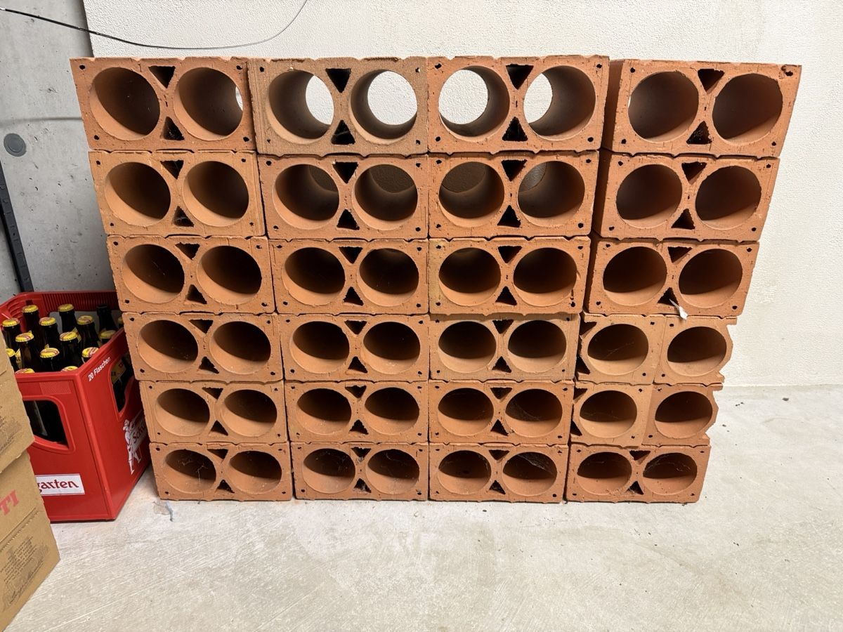 Scaffali: Flaschenregale Terrakotta gebraucht 4x6 Elemente – Usato da Schönholzerswilen venduto da mela7