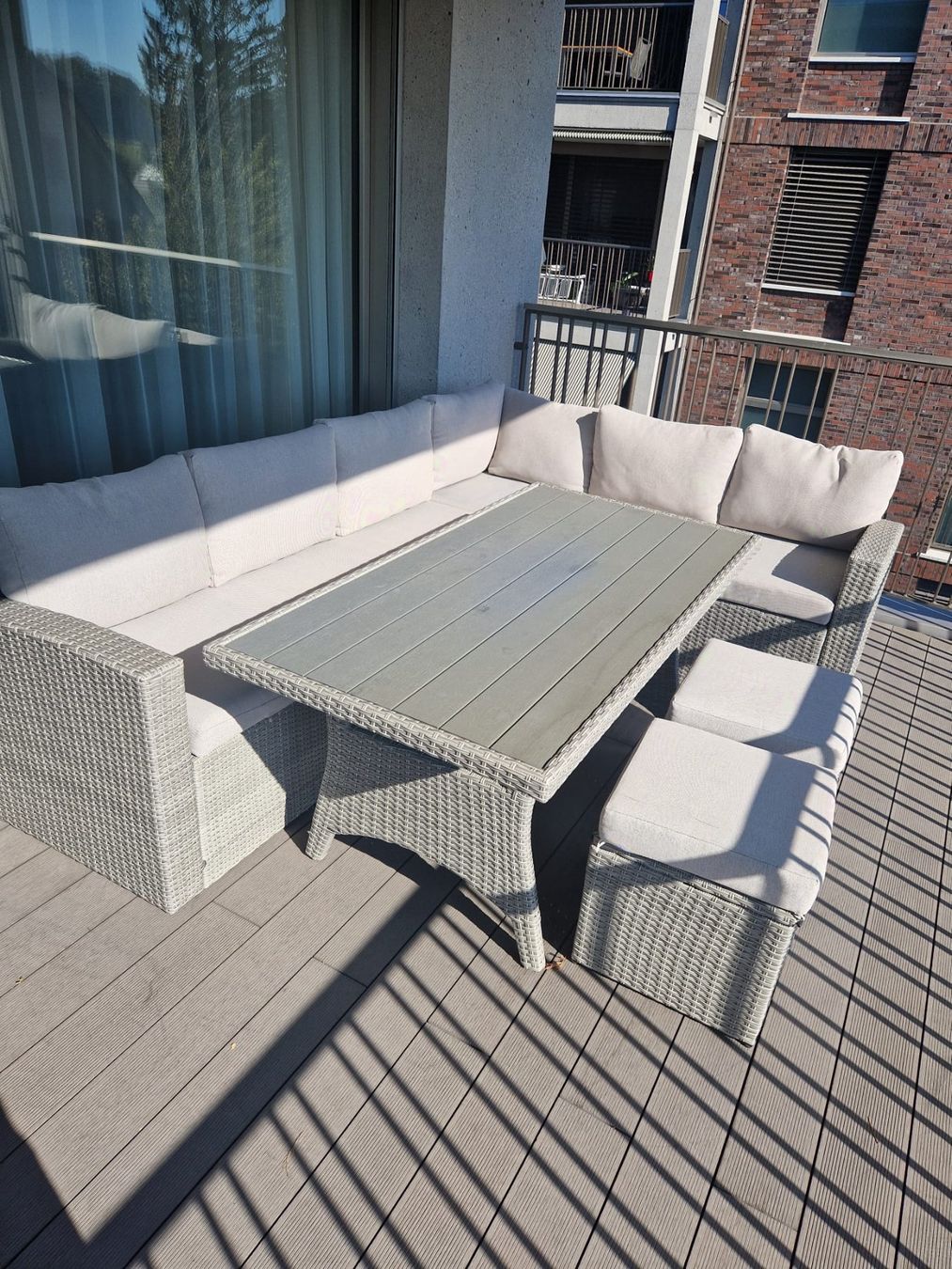 Set di tavolo e panche: Gartenmöbel-Set mit Ecklounge, Tisch & 2 Hockern – Usato da Bülach venduto da Tiago.m.ferreira