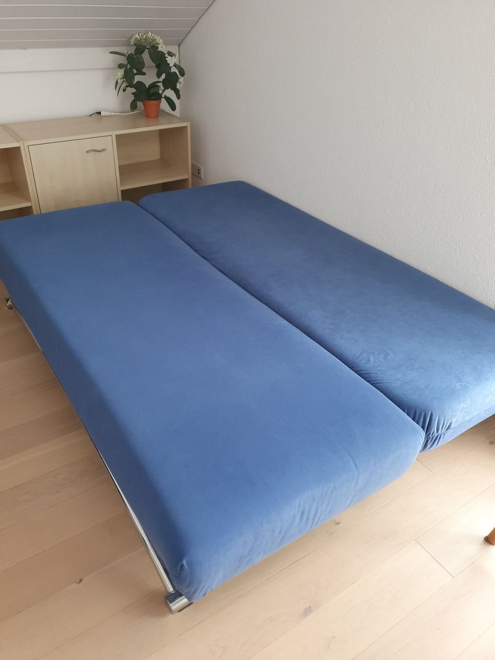 Livique Sofas: Schlafsofa mit Bettfunktion – Gebraucht aus Volketswil von Dokinka 4