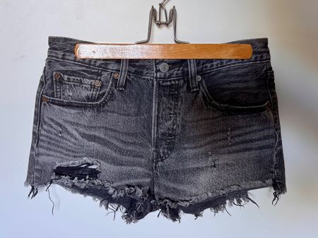 501 Levi's Jeans Shorts Grau Schwarz Gr. 26 Hot Pants