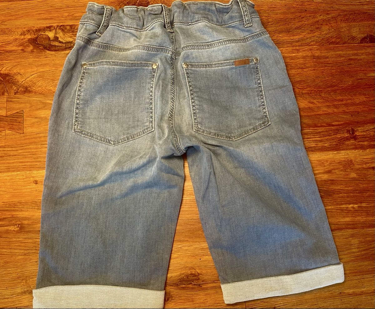 Pantaloni: coole, weiche Fitz Shorts Gr. 170 – Usato da Buchrain venduto da Sunny026 2