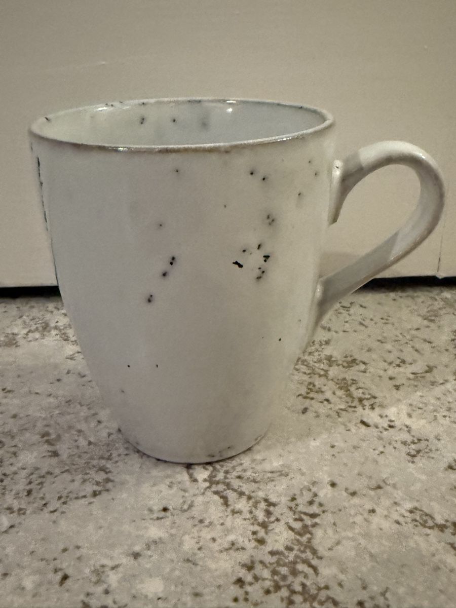 Tassen: Keramik Tasse, hellgrau! – Neu (gemäss Beschreibung) aus Basel von zukk_