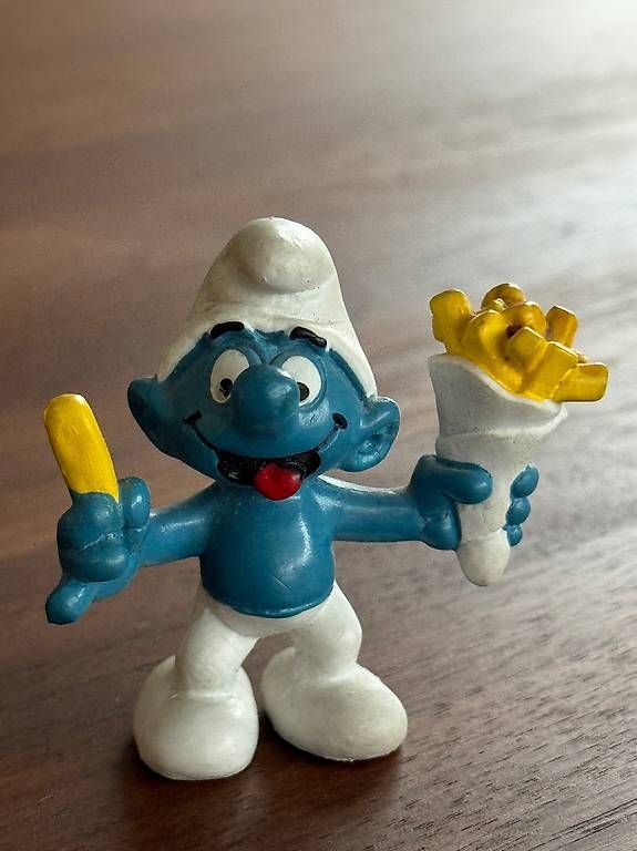 Giocattoli: 2x Schlumpffiguren - rote Blumen und Pommes – Usato da Sachseln venduto da biker33 1