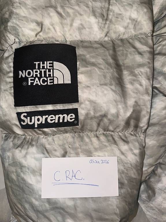 North Face Giacche: Supreme The North Face Paper Print Nuptse Jacket – Usato da Heiligkreuz (Mels) venduto da car_rt9w 2