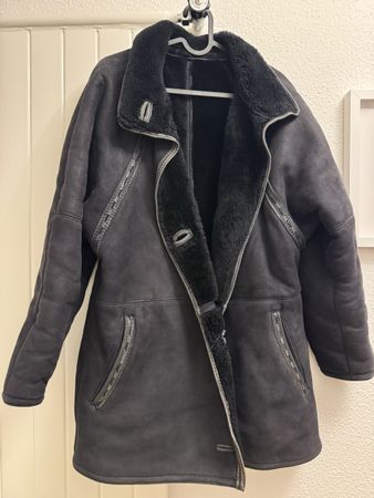 Damen Wintermantel Lammfell schwarz Grösse M gebraucht