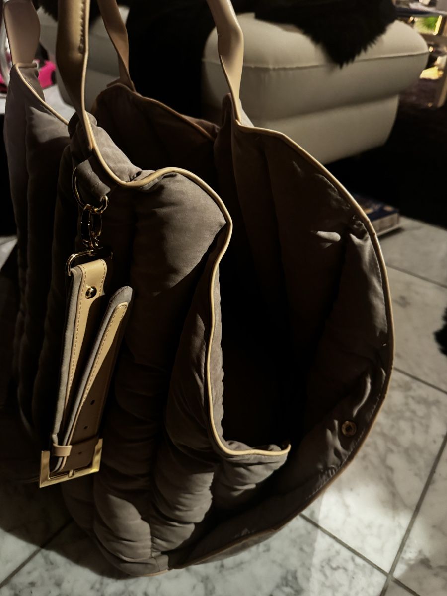 Abbigliamento: bequeme hunde tasche neu – Nuovo (secondo la descrizione) da Volketswil venduto da Modelka 1
