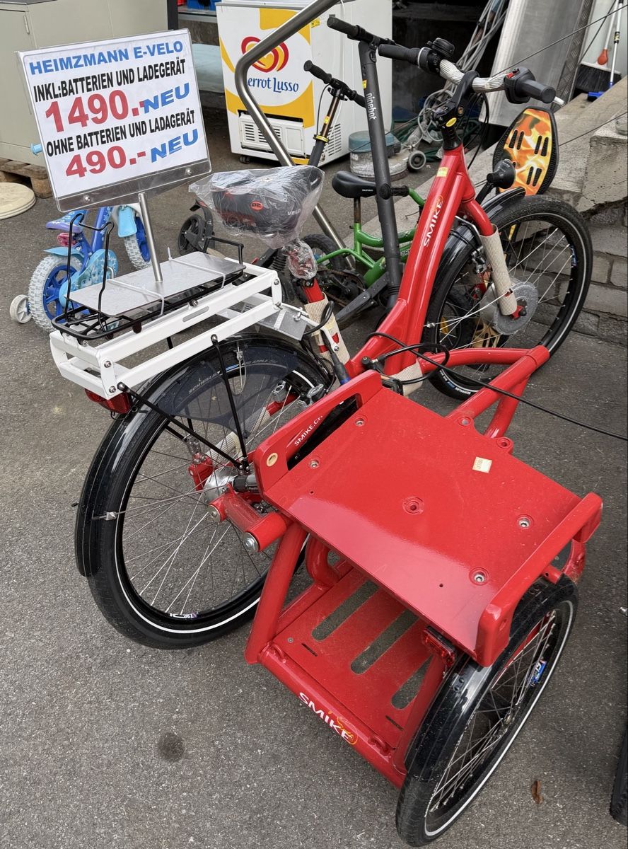 Velos: E-Velo mit Anhänger, Liquidation 7 Stück ein Preis – Neu (gemäss Beschreibung) aus Interlaken von Skandalpreis 1