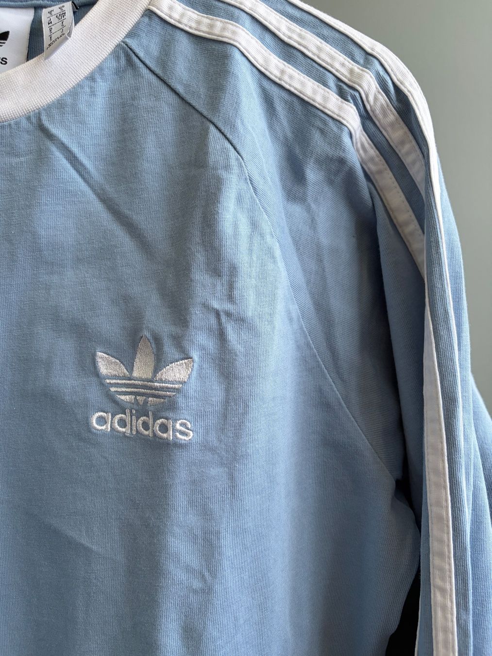 Adidas Pullover & Sweatshirts: Adidas Pullover hellblau Grösse S guter Zustand – Gebraucht aus Bütschwil von Meli185 1