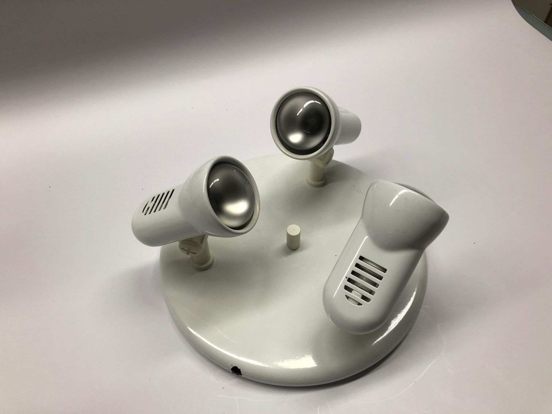 Kronleuchter & Deckenlampen: Weisse Lampe, Deckenlampe mit 3-flammig, gebraucht – Gebraucht aus Bergdietikon von Garak