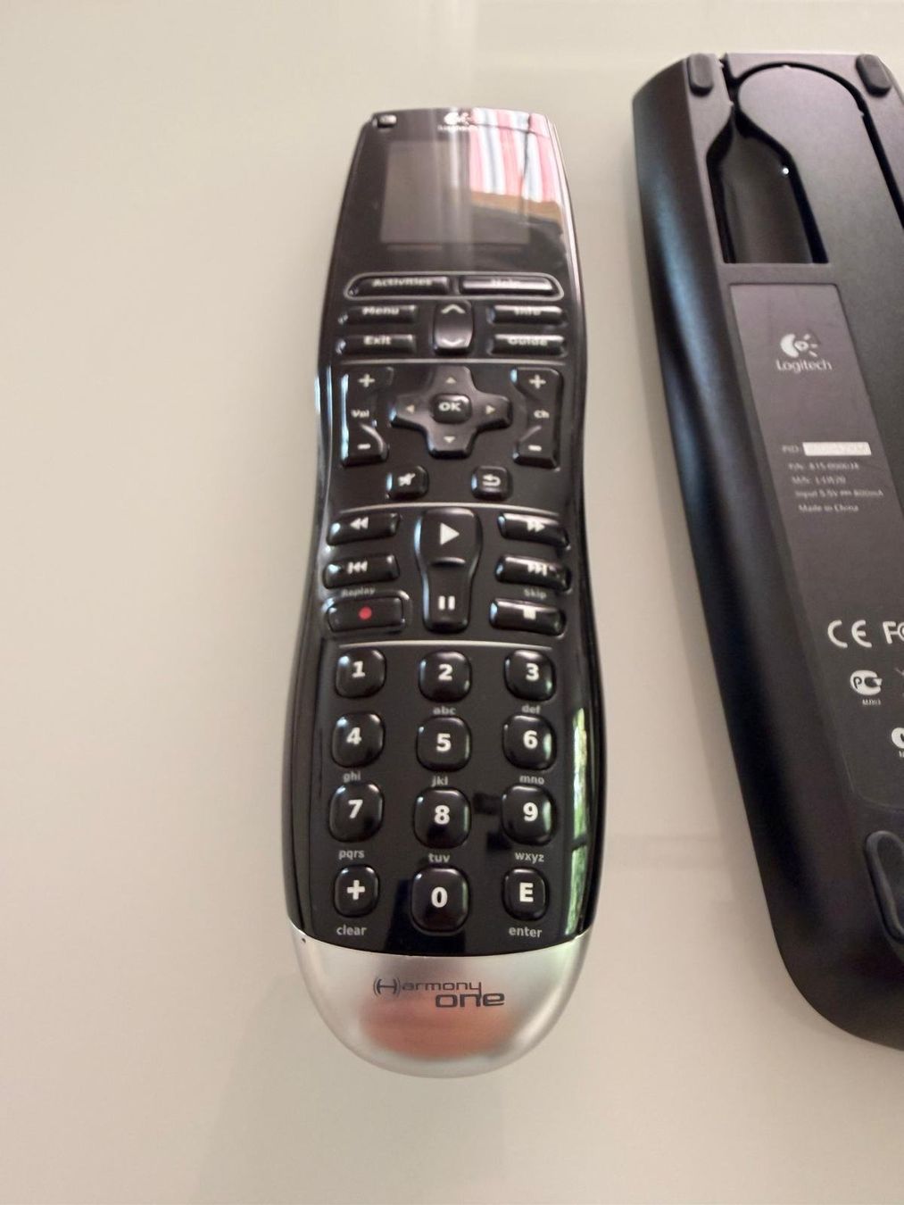 Logitech Télécommandes: Télécommande Logitech Harmony 1100 avec station de recharge – D'occasion à Vouvry par MOPSwiss 3