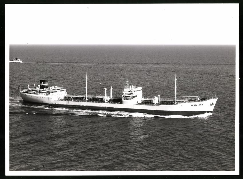 Fotografie &  Plakate: Fotografie Tankschiff / Tanker Berta Dan – Gebraucht aus Berlin von bartko-reher