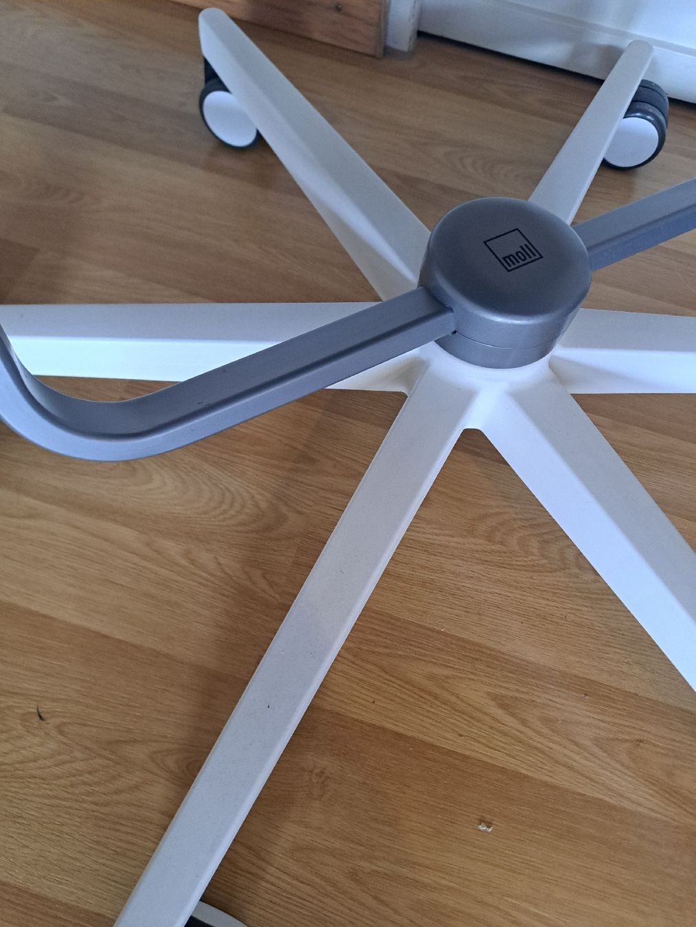 Moll Sedie: Moll Scooter Schreibtischstuhl – Usato da Bern venduto da kaisuuu 2