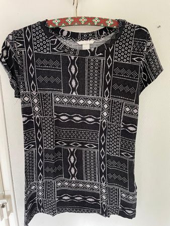 Gemustertes T-Shirt Grösse S
