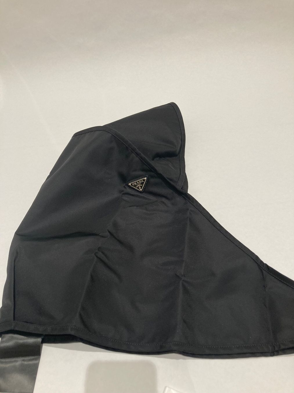 Prada Copricapi, berretti & cappellini: Prada cappuccio unisex (NEW) – Nuovo e nell'imballaggio originale da Paradiso venduto da Kayakara 3