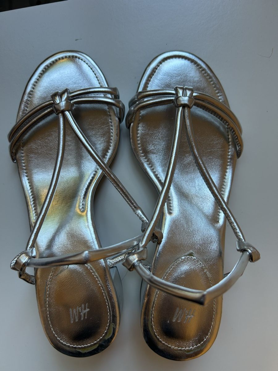 H&M Damenschuhe: Silver Heels – Gebraucht aus Zürich von ain_njc7