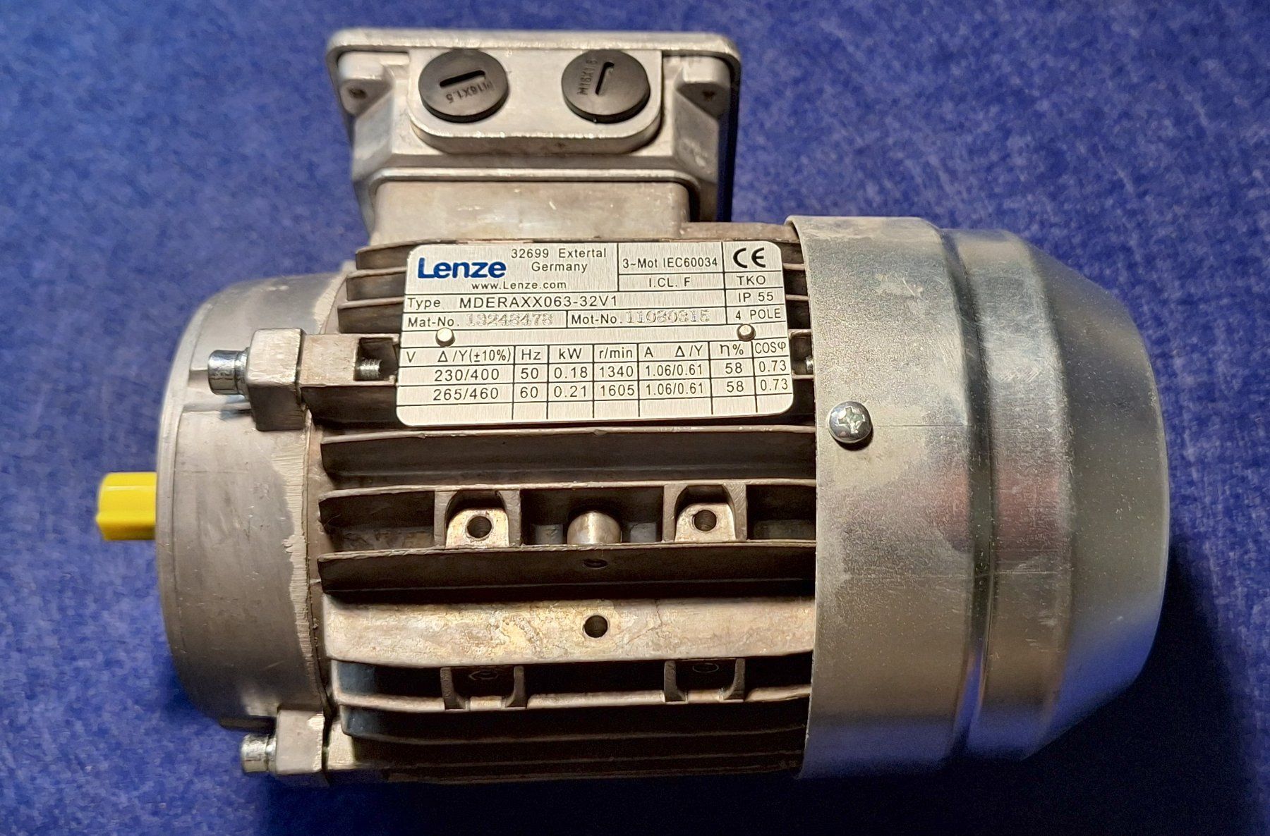 Motori: Moteur triphasé Lenze MDERAXX063-32V1 – Nuovo e nell'imballaggio originale da Bussy FR venduto da 023