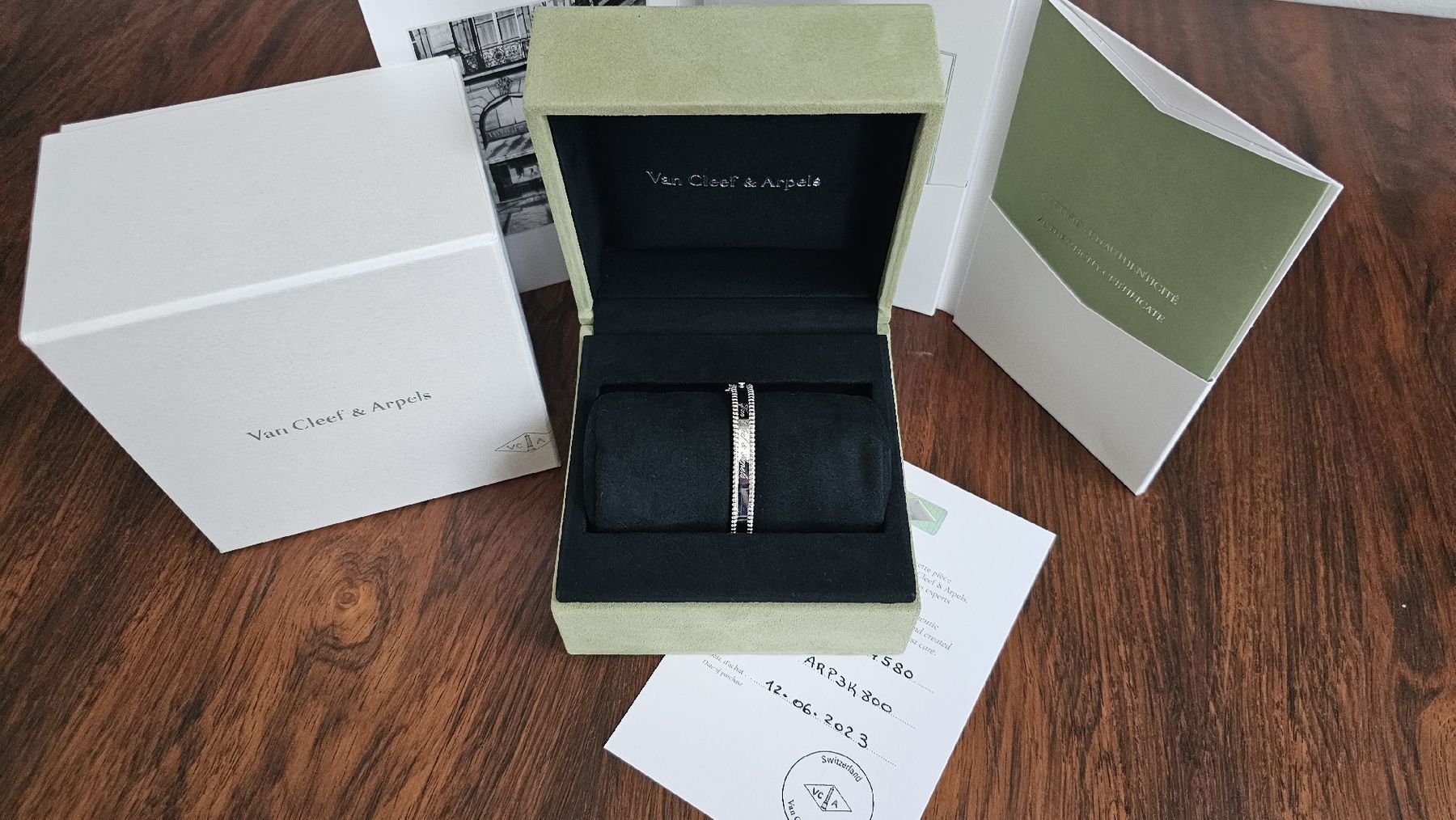 Van Cleef Bracciali & Braccialetti: Van Cleef & Arpels Perlée Signature Bracelet, medium model – Usato da Hünenberg venduto da mar_vqb7 3