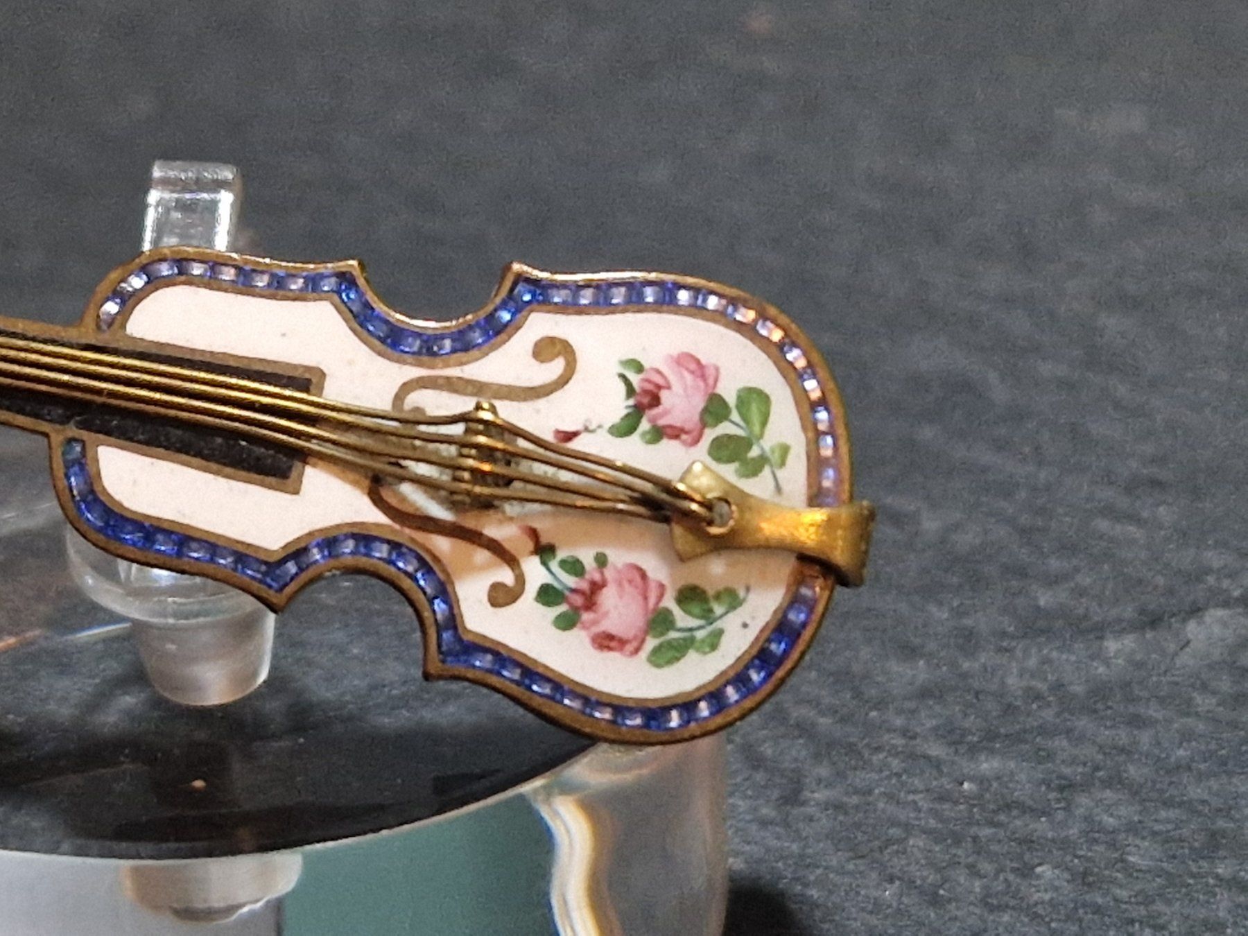 Spille & Fermagli: Antike Jugendstil Geigen-Brosche – Usato da Winterthur venduto da Sadega 1