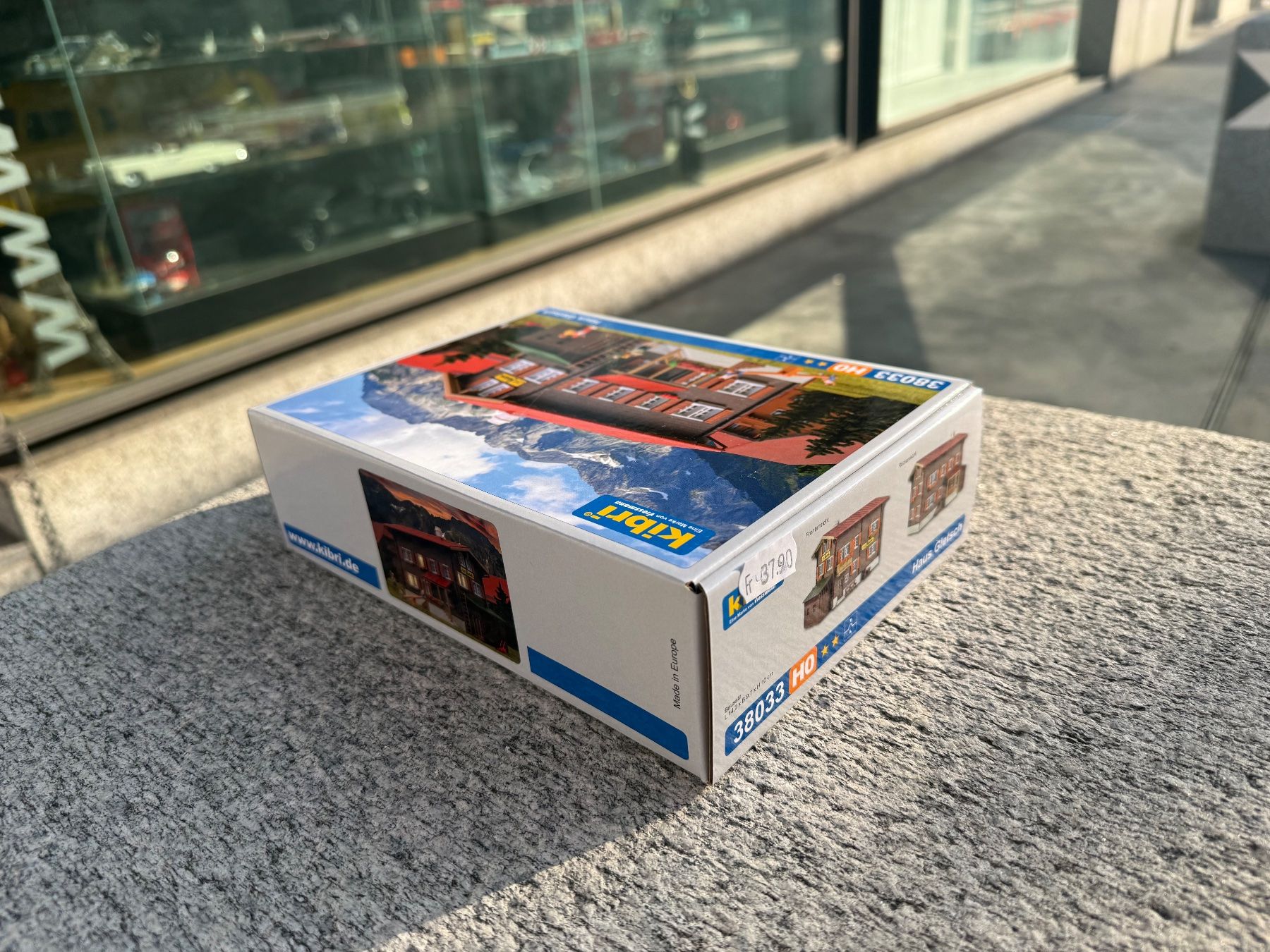 Kibri Modellini di ferrovie: Kibri 38033 H0 Haus Gletsch – Nuovo e nell'imballaggio originale da Chiasso venduto da Carrara-Modellismo 1