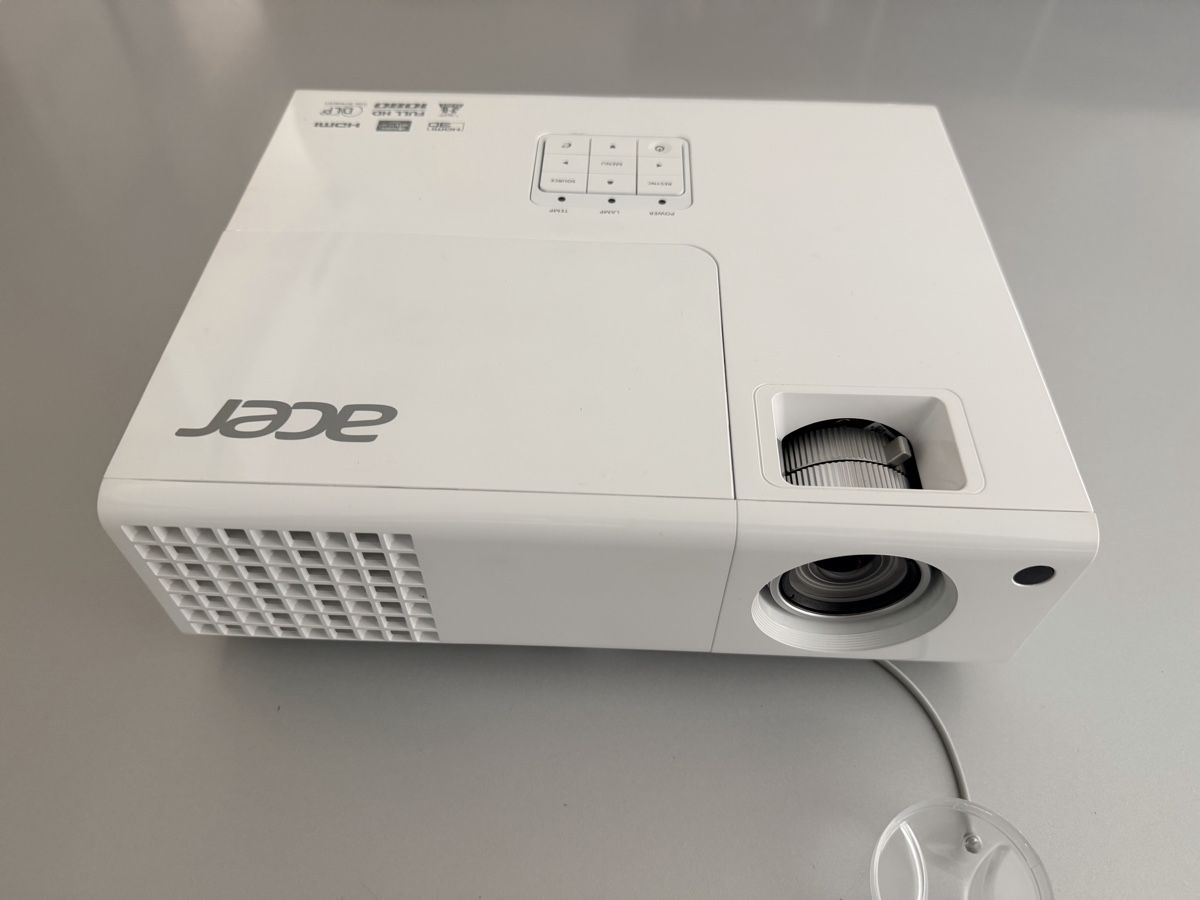 Acer Home Cinema: Acer G6815BD – Usato da Bern venduto da Nickfabian