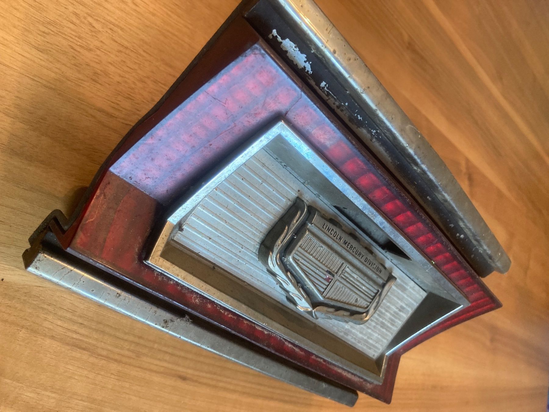 Lincoln Alle Autoersatzteile: Oldtimer Lincoln Mercury Tankdeckelklappe Heckstossstange – Gebraucht aus Dintikon von roed 3
