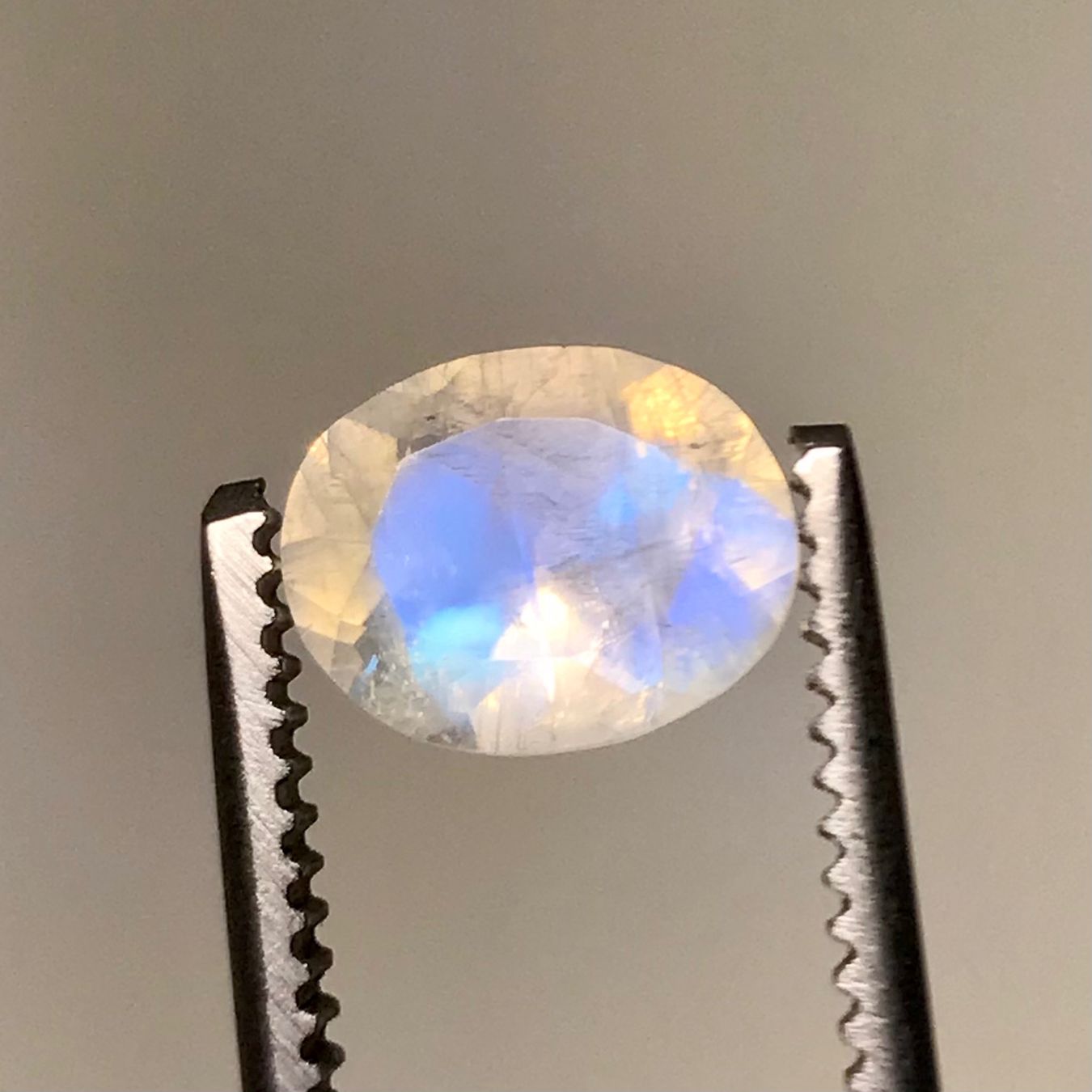 Pietre preziose: Regenbogen Mondstein, 1.5 Karat, weisser Labradorit – Nuovo (secondo la descrizione) da Biel venduto da djvalbnc 1