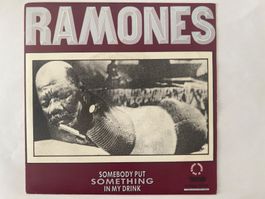 The Ramones - Somebody put something in my Drink -