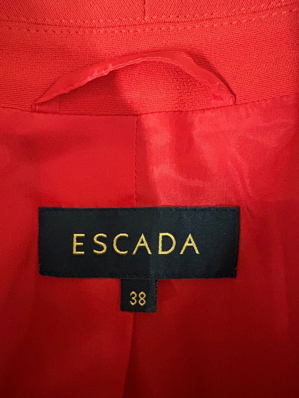 Escada Giacche: Escada Blazer rot Gr. 38 Viskose – Nuovo (secondo la descrizione) da Regensdorf venduto da secondchancefashion 4