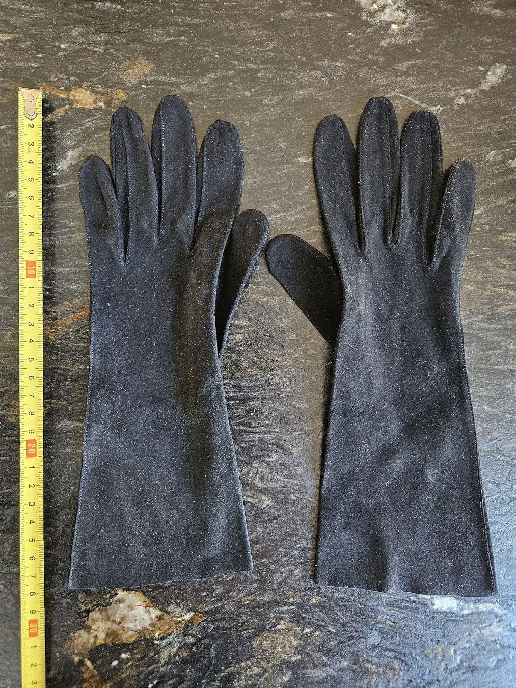 Guanti & manicotti: Vintage Wildlederhandschuhe Grösse 8 – Usato da Eschenbach SG venduto da MarThu 1