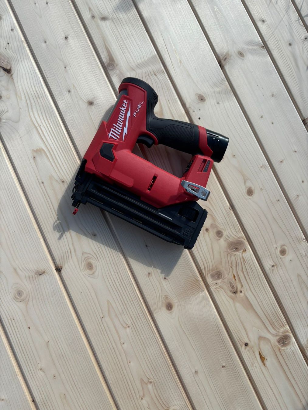 Tous les outils: Milwaukee Nagelpistole – D'occasion à Worb par Fendtastisch