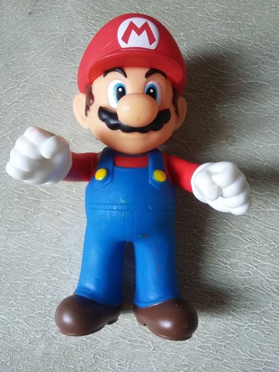 Super mario plastic figure (Gebraucht) in Verscio für CHF 3 – mit ...