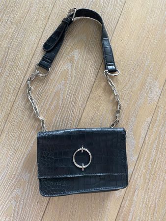 Elegante schwarze Tasche / Bumbag in Krokooptik