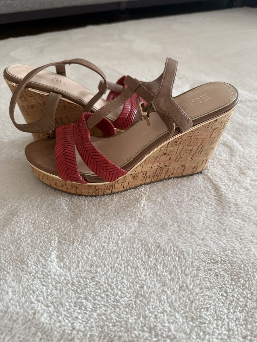 Esprit Chaussures femmes: Sandales compensées Esprit  – D'occasion à Crassier par GGblue23515