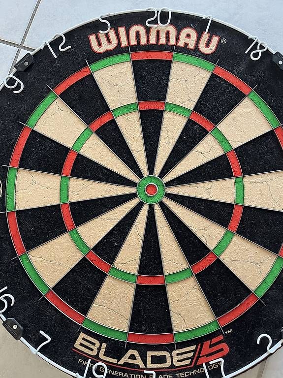 Freccette: Winmau Blade 5 Steel Dartscheibe mit einzigartigen Extra! – Usato da Dübendorf venduto da sch_2fhz 1