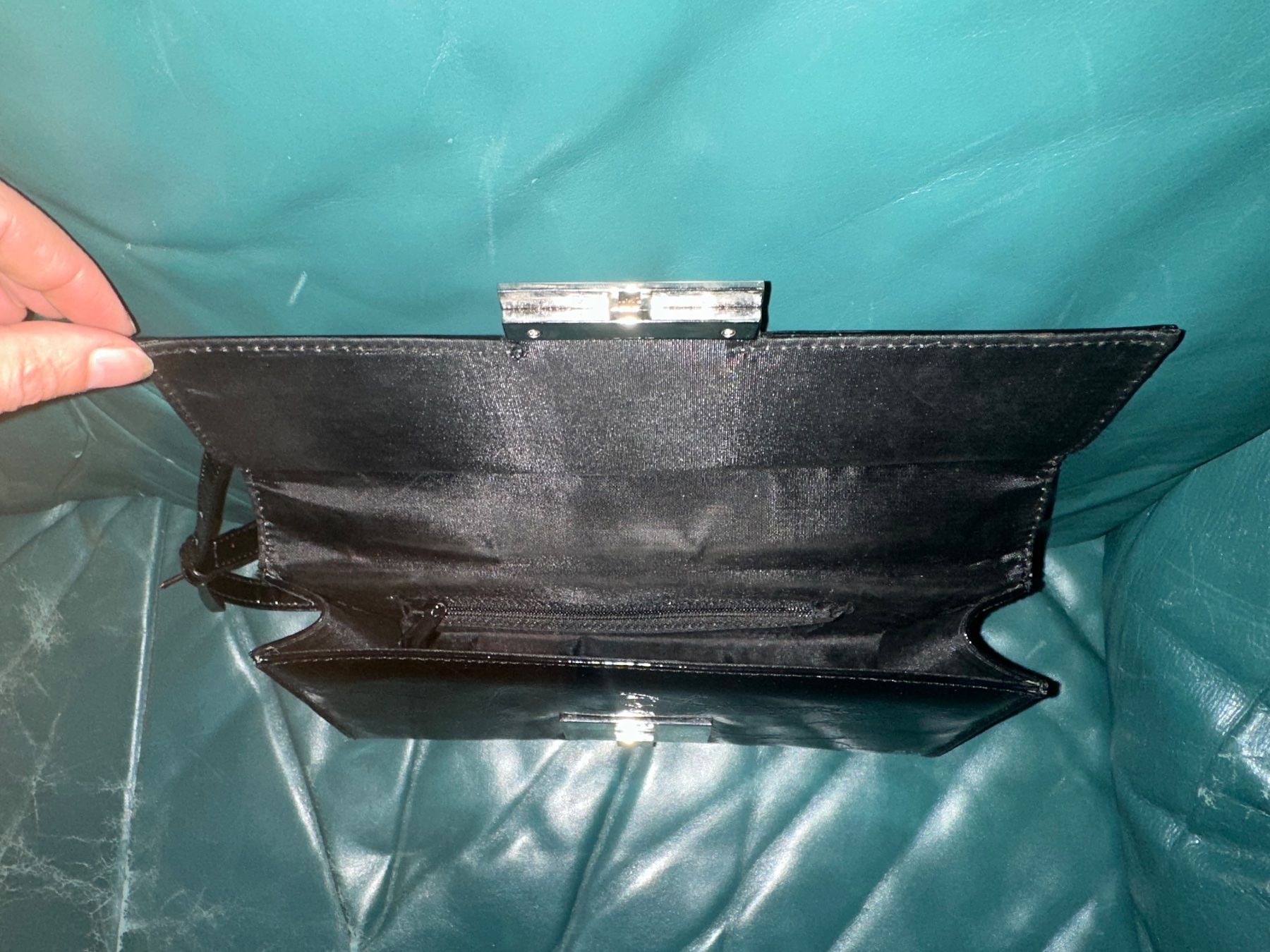 Borse da donna: Elegante schwarze Lack Handtasche – Usato da Basel venduto da AglajaM 1