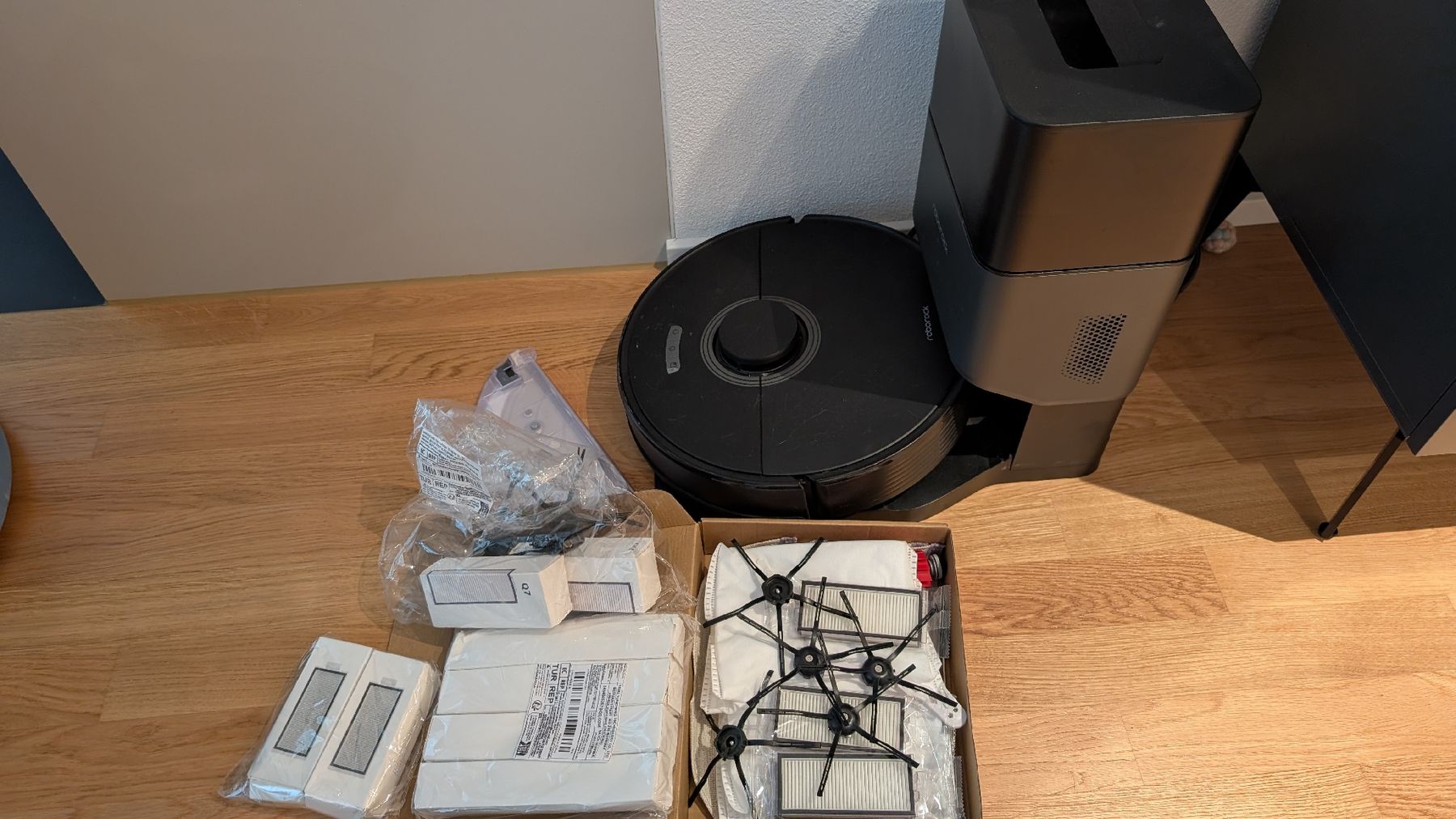 Roborock Aspirapolveri & Accessori: Roborock Q7 Max+ Saug- & Wischroboter mit Absaugstation – Usato da Aadorf venduto da elrale 1