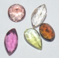 Mineralien Set L-5470– 5 Stück Multi Turmalin facettiert 4-5