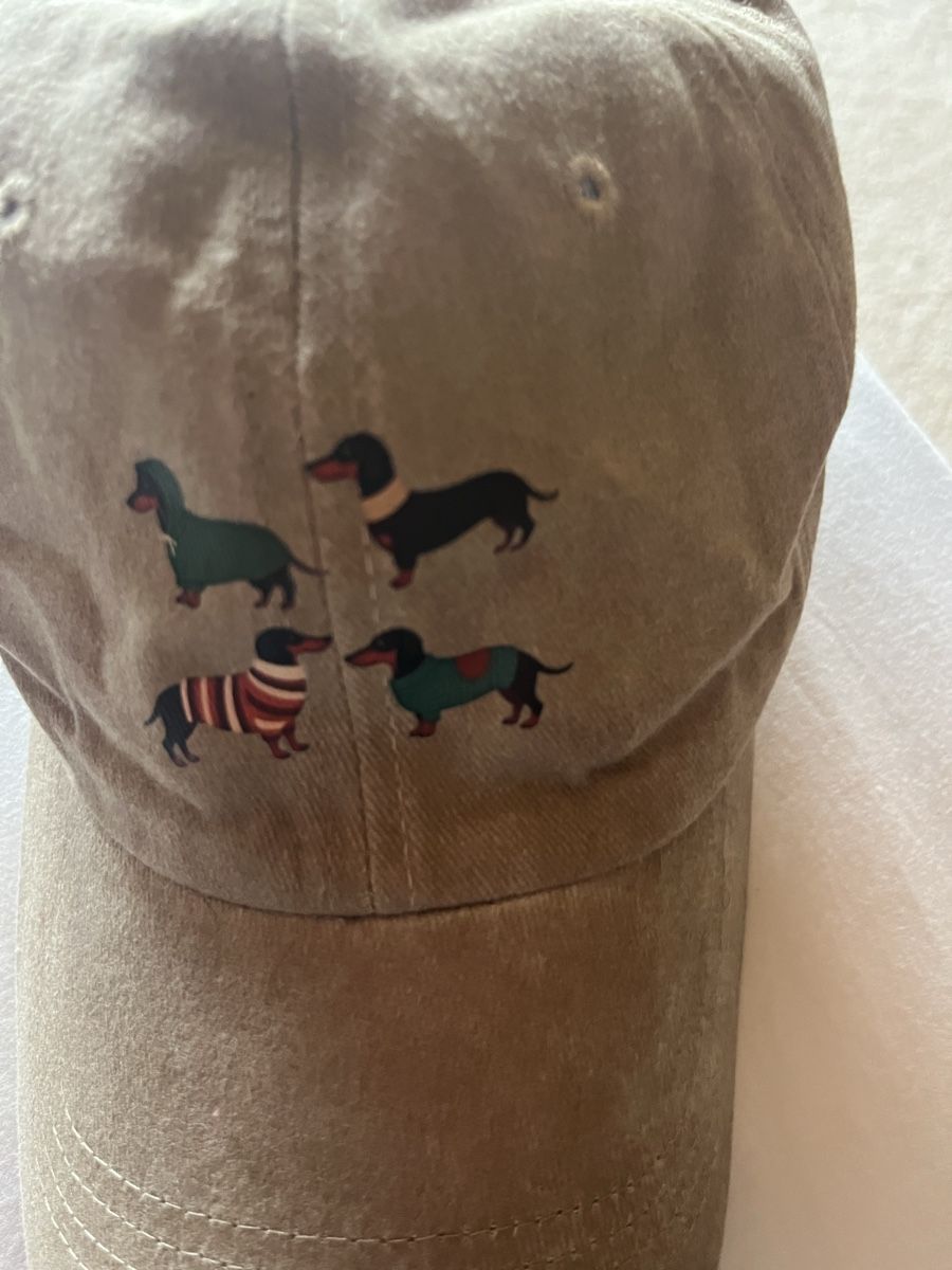 Chapeaux, bonnets & casquettes: Dackel Baseball cap beige/kahki – Neuf avec emballage d'origine à Saanen par SoniaMichaela 3