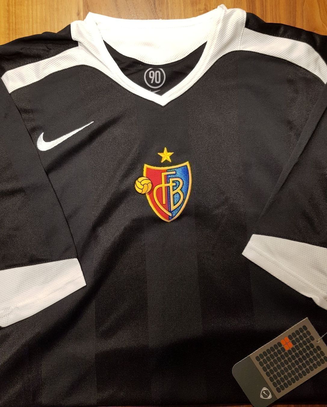 Nike Canottiere & Pantaloni: FC Basel Trikot 2005/2006 sehr selten – Nuovo (secondo la descrizione) da Emmenbrücke venduto da Herzog07 1