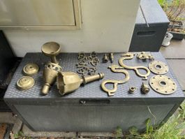 Messingteile, Ornamente, Deko eines Kronleuchters (unvollst)