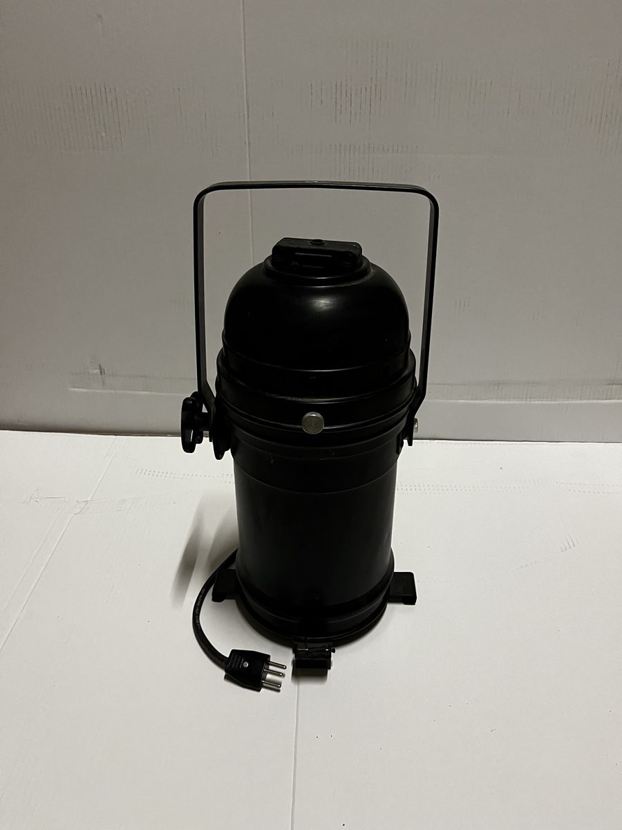 Lampade: 10 x PAR 56 Scheinwerfer – Usato da Thusis venduto da Tychus