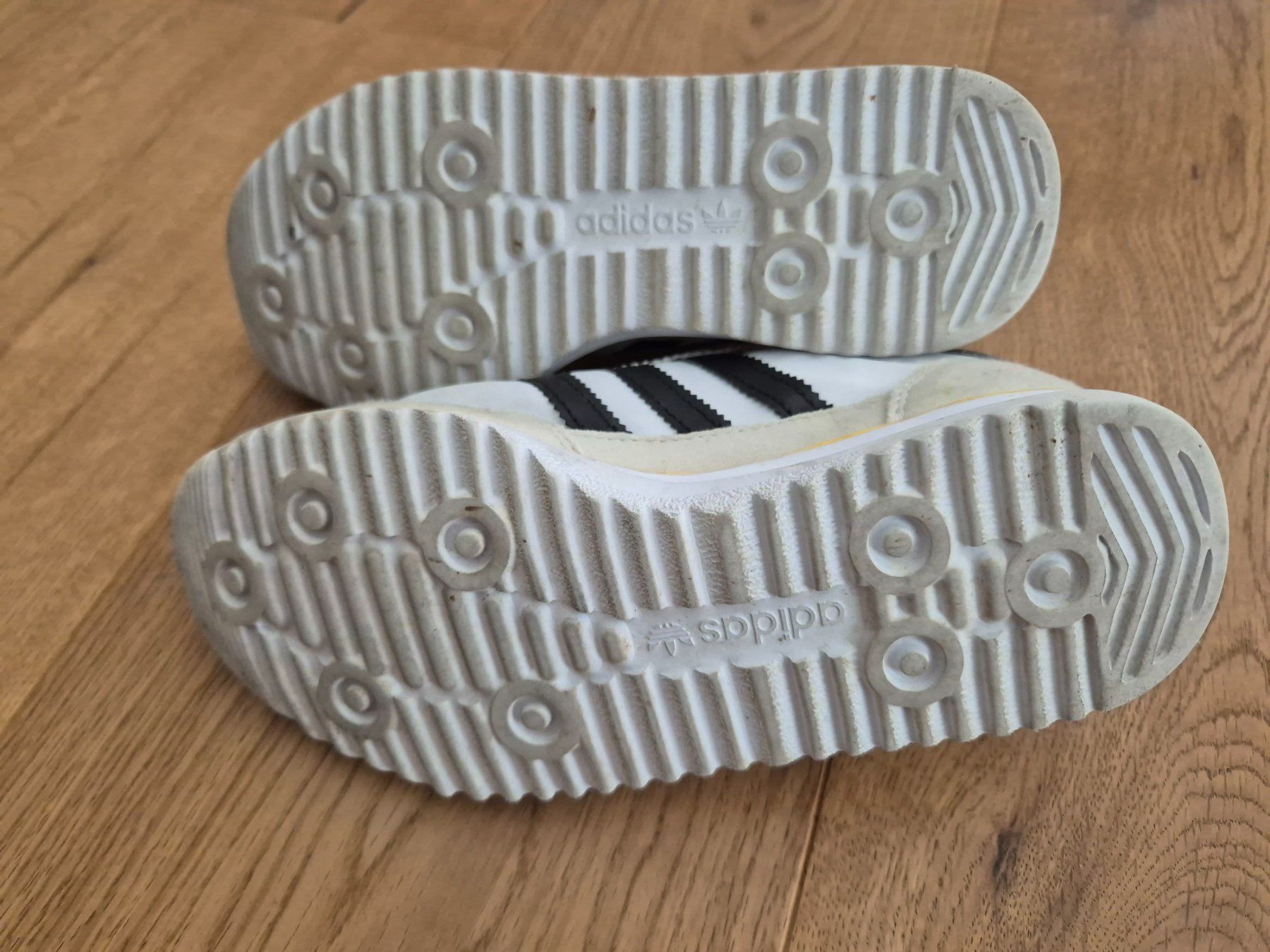 Adidas Scarpe per ragazzi: Adidas SL 72 RS White Black Spark, Gr. 32 – Usato da Sachseln venduto da Madmac 2
