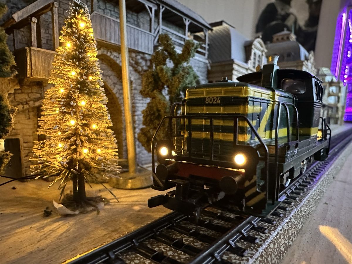Märklin Modelleisenbahnen: Märklin 3149 SNCB BR 8024 FSR – Gebraucht aus Lupsingen von New-Haven