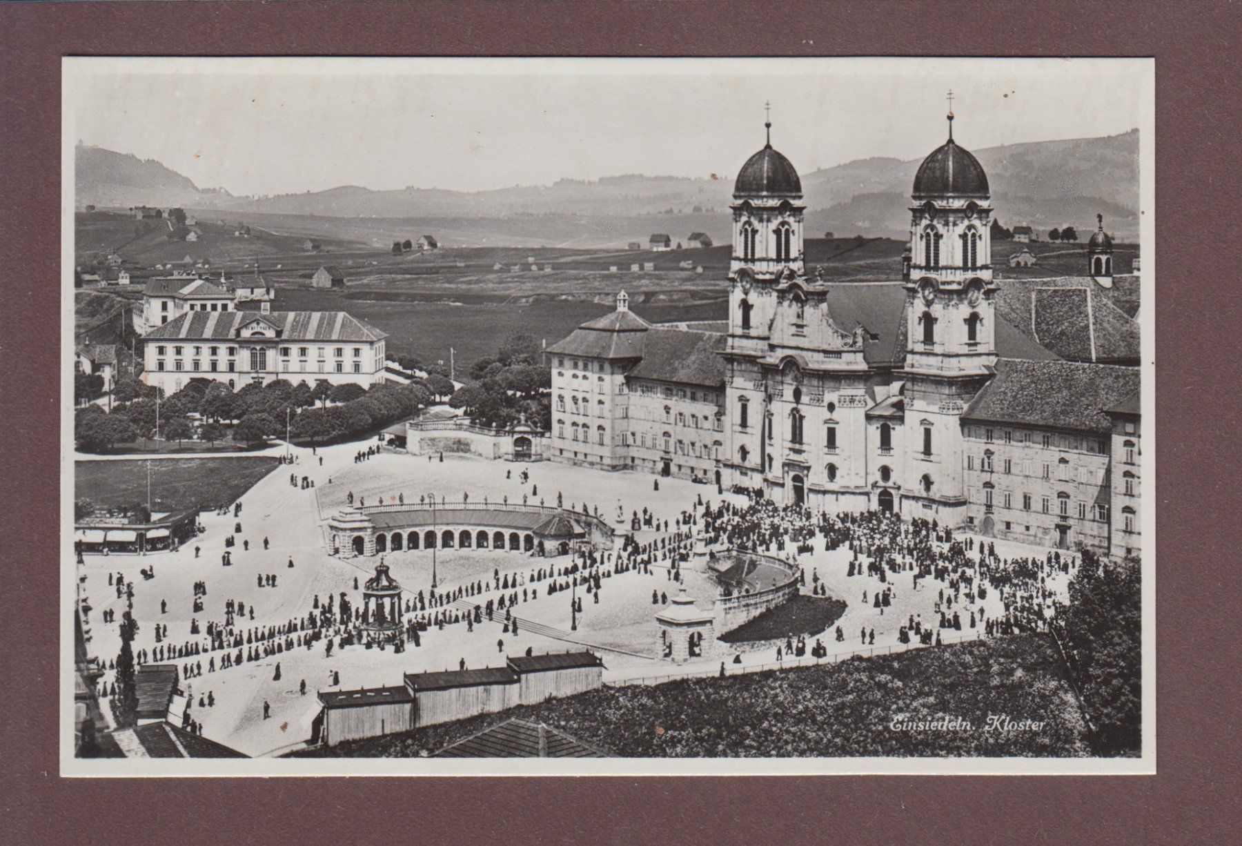 Cartoline postali: EINSIEDELN - Kloster - Leute – Usato da Pully venduto da nicecards
