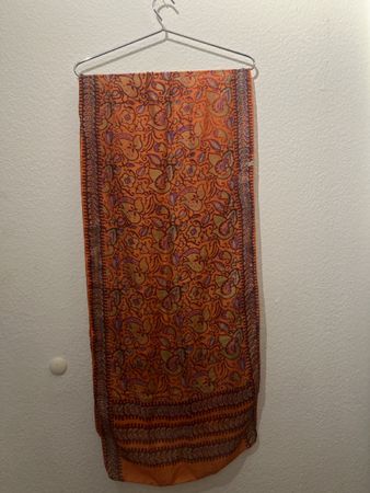Eleganter Schal aus 100 % Seide