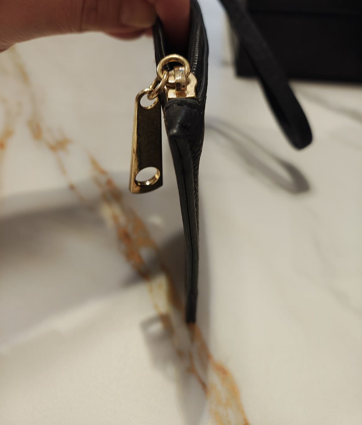 Altro in  Abbigliamento & Accessori: Schlanke, schwarze Etui mit Reissverschluss – Nuovo (secondo la descrizione) da Rütihof venduto da iva_2yts 1
