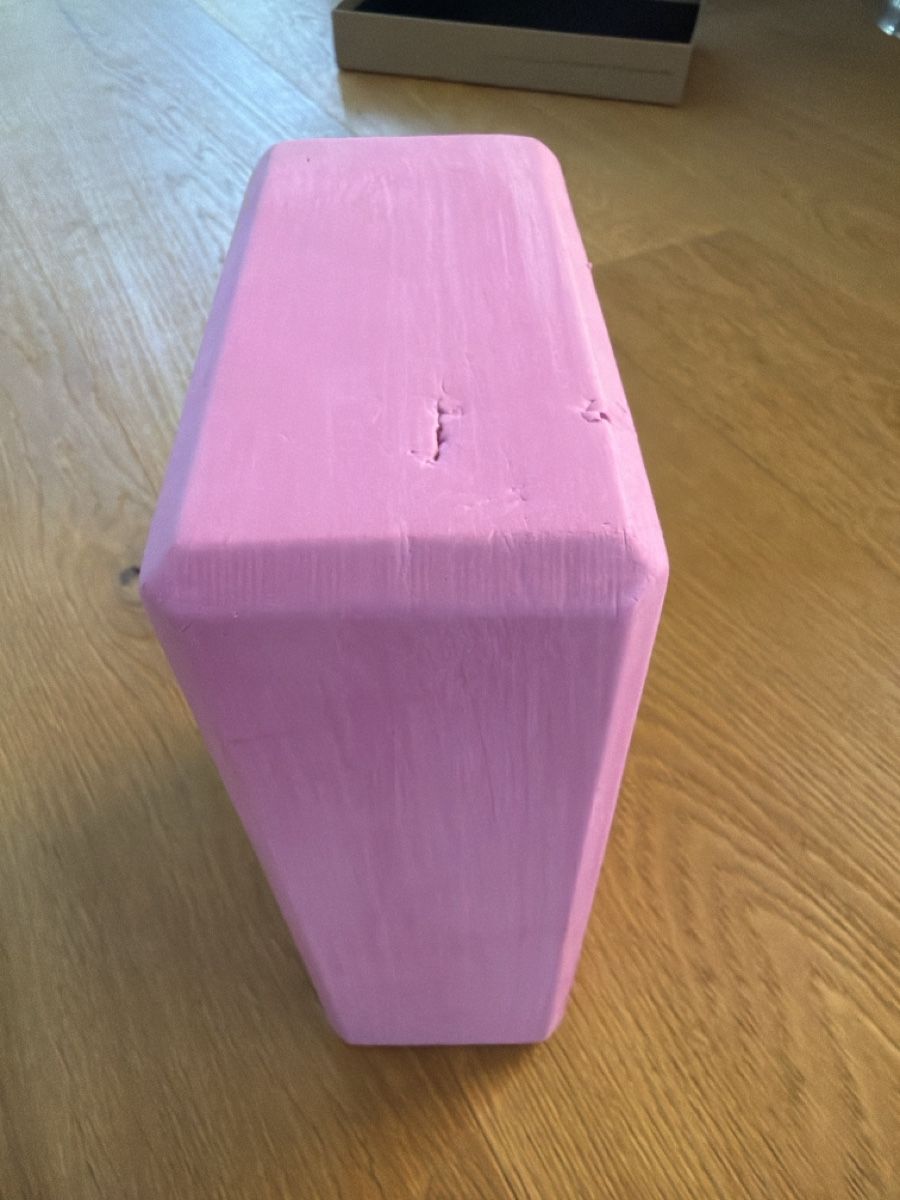 Hometrainer: Yoga Block Rosa Schaumstoff mit Gebrauchsspuren – Gebraucht aus Zürich von joyfulgrace 2